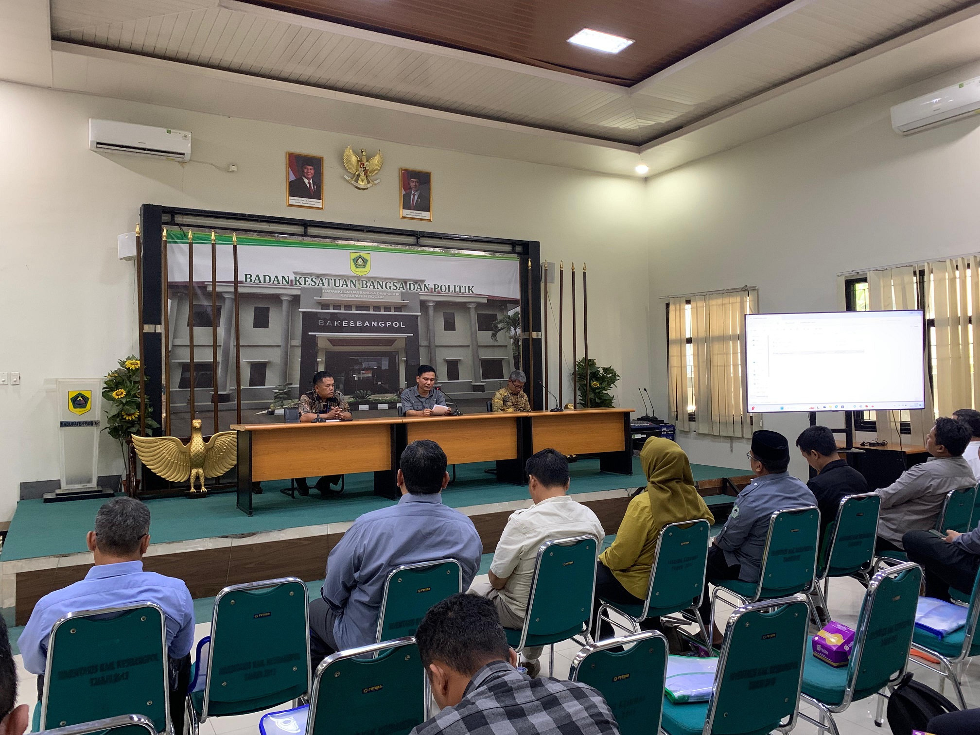 Peran Kepala Desa dalam Membentuk dan Mengelola Unit Intervensi Berbasis Masyarakat (IBM) di Desa Bersinar