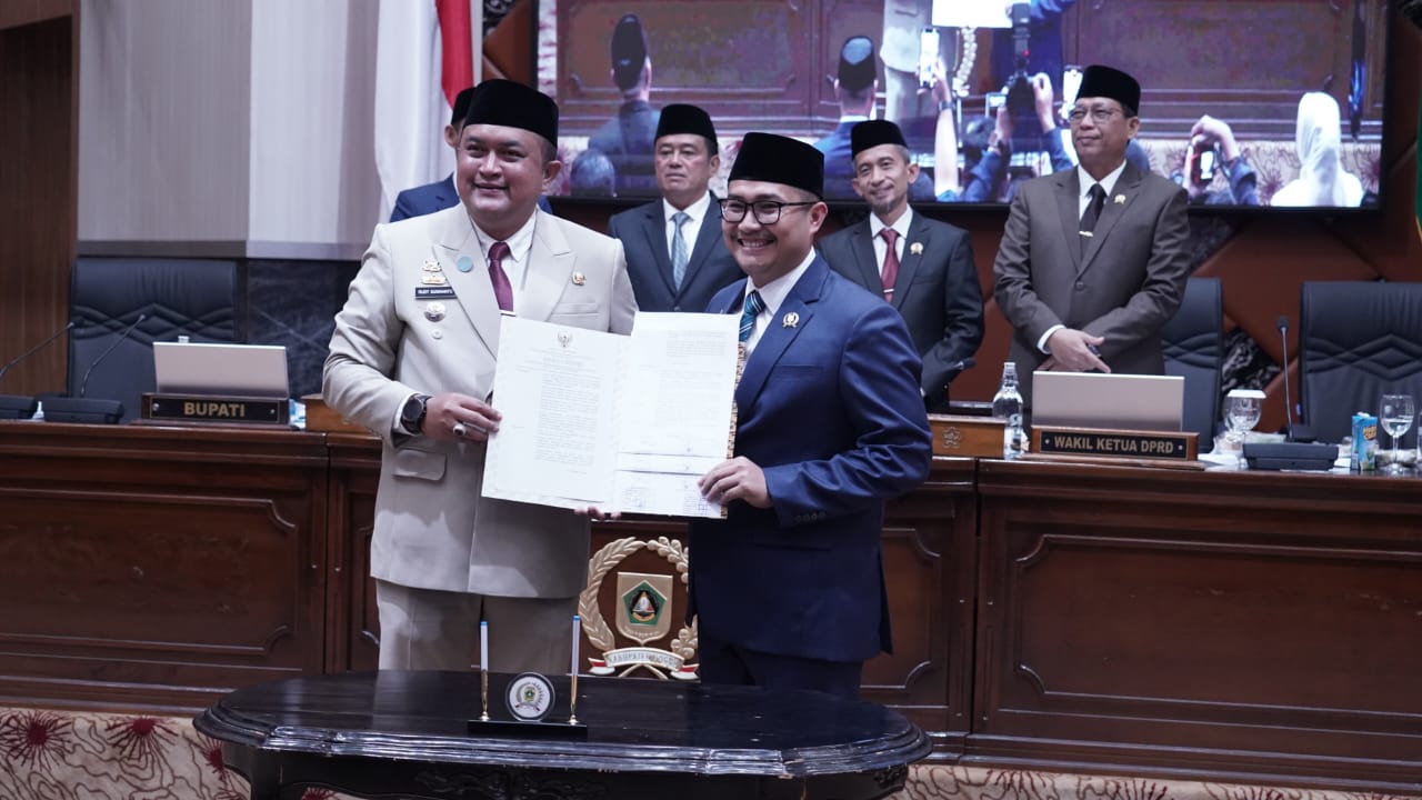 Bupati Bogor dan DPRD Sepakati Raperda Pengelolaan Sampah Jadi Peraturan Daerah