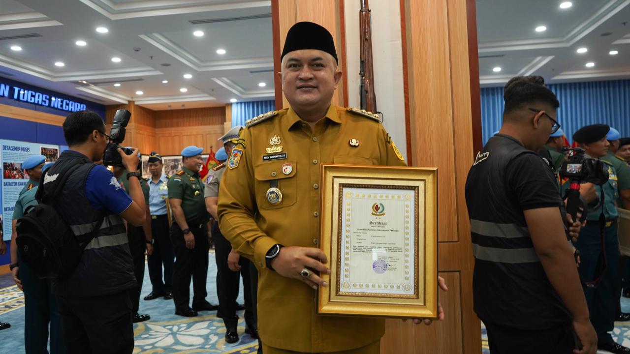 Bupati Bogor Rudy Susmanto Terima Penghargaan Brevet Kehormatan Paspampres “Setia Waspada” Dari Paspampres RI