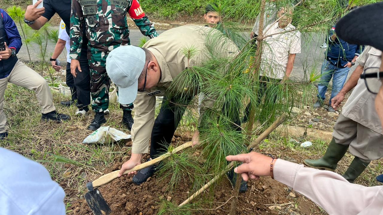 Sekda Ajat Ingin Gerakan Menanam Lahir dari Hati, Bukan Sekadar Program