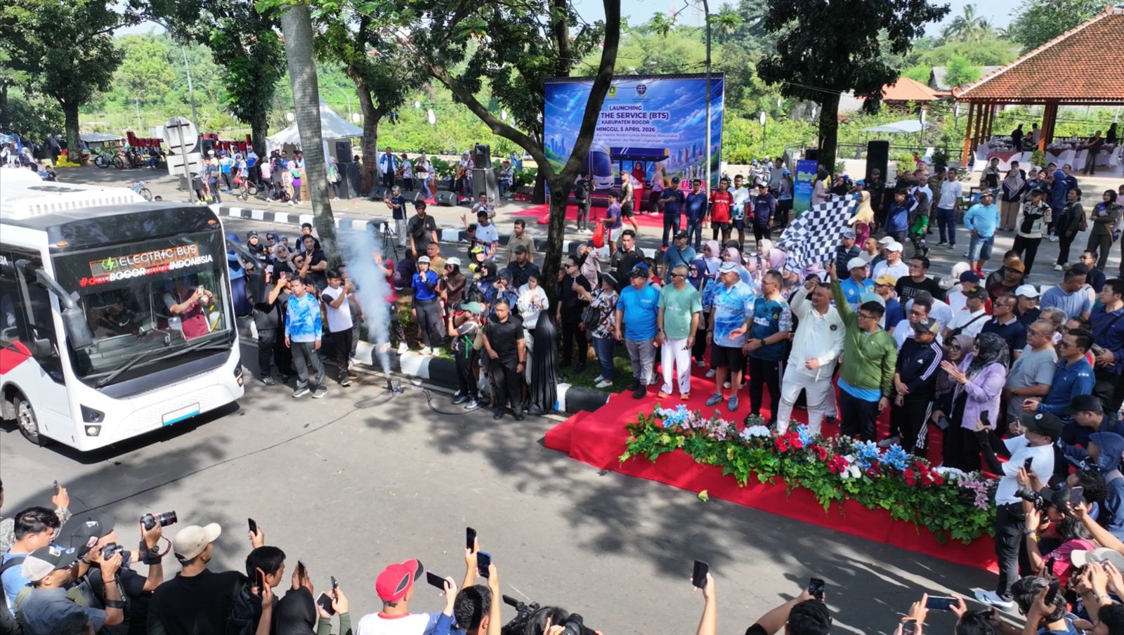 Rudy Susmanto Luncurkan Bus Listrik, Dorong Transportasi Publik Ramah Lingkungan