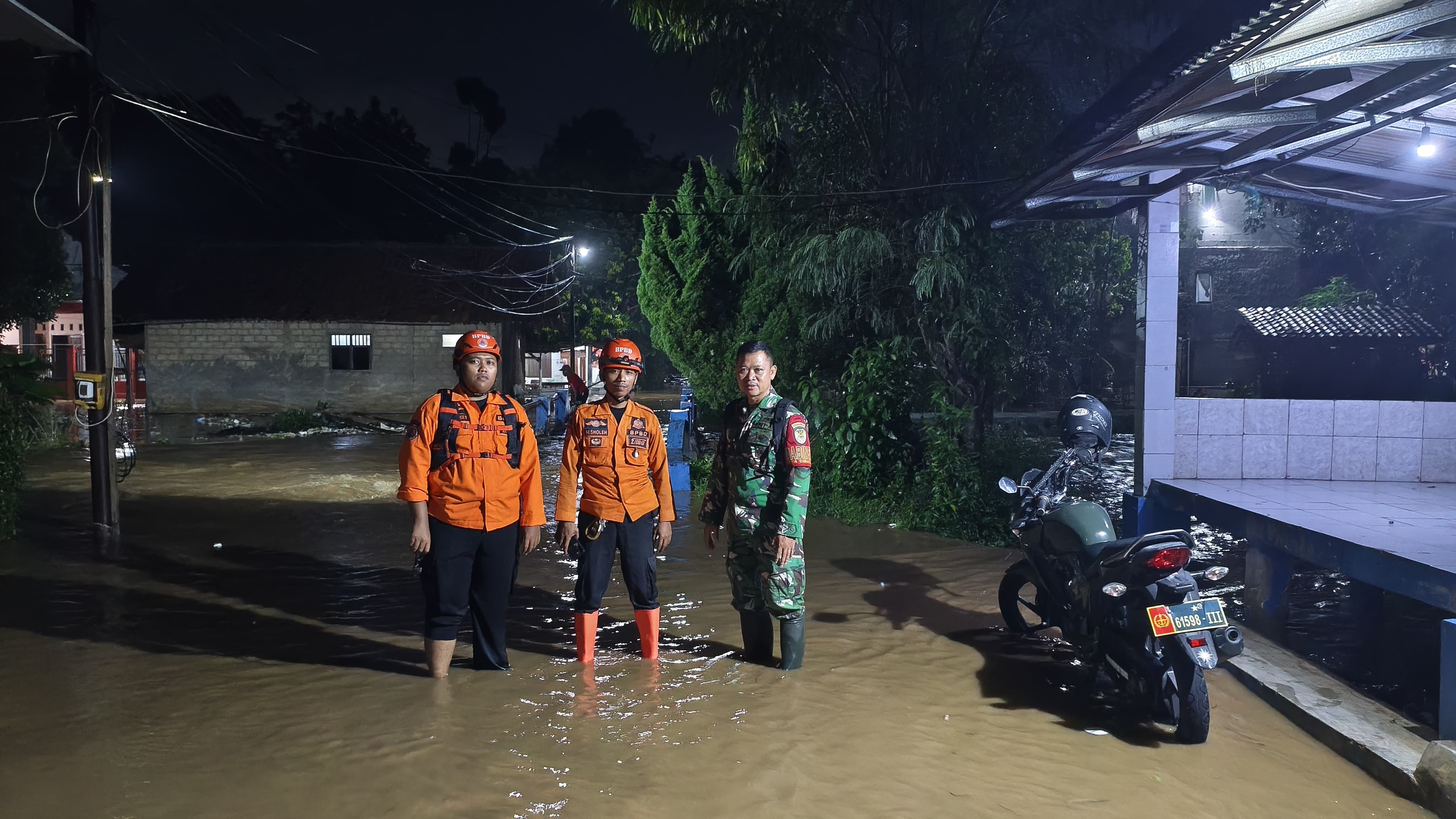 Pemkab Bogor Kerahkan Puluhan Personel Untuk Pencarian Anak Hanyut di Sungai Ciliwung