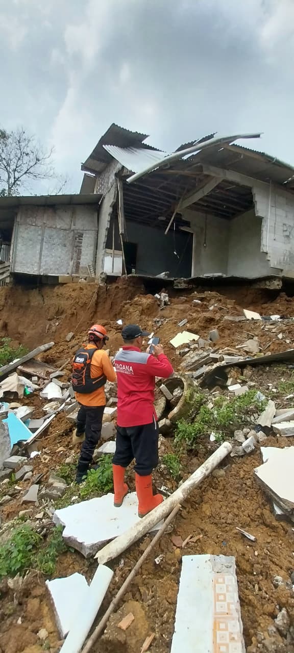 Pemkab Bogor Sigap Tangani Bencana Pergerakan Tanah di Babakan Madang