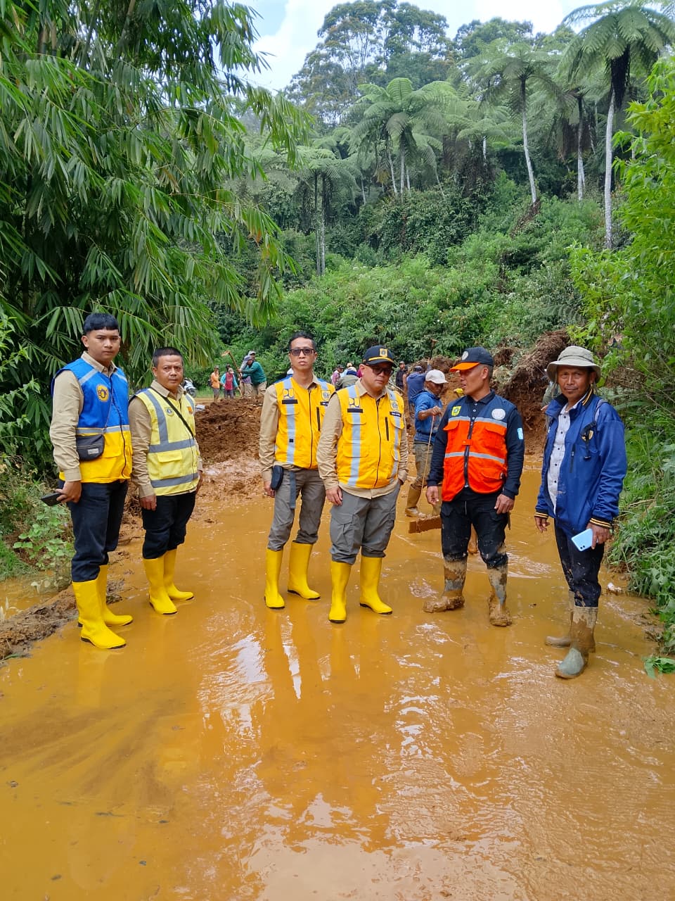 Pemkab Bogor Gerak Cepat Buka Akses Jalan Tertutup Longsor di Nanggung dan Jasinga