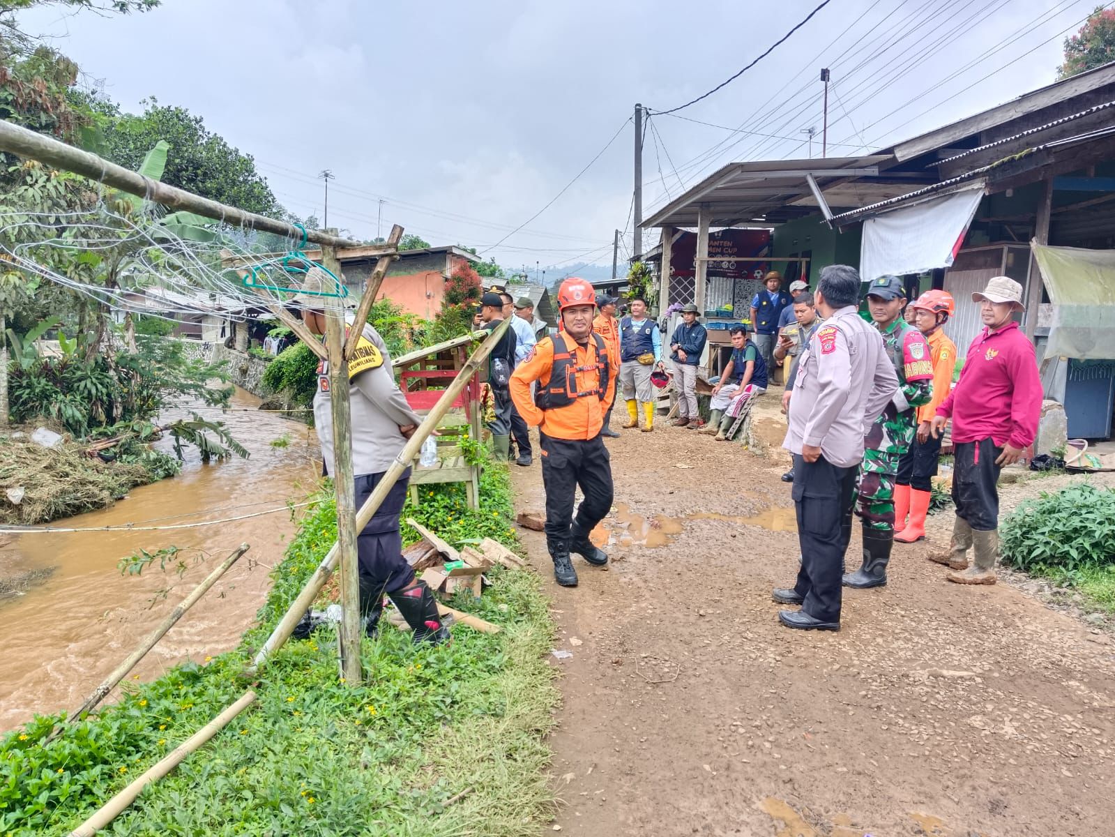 Pemkab Bogor Respon Cepat Tangani Banjir dan Longsor di Leuwiliang