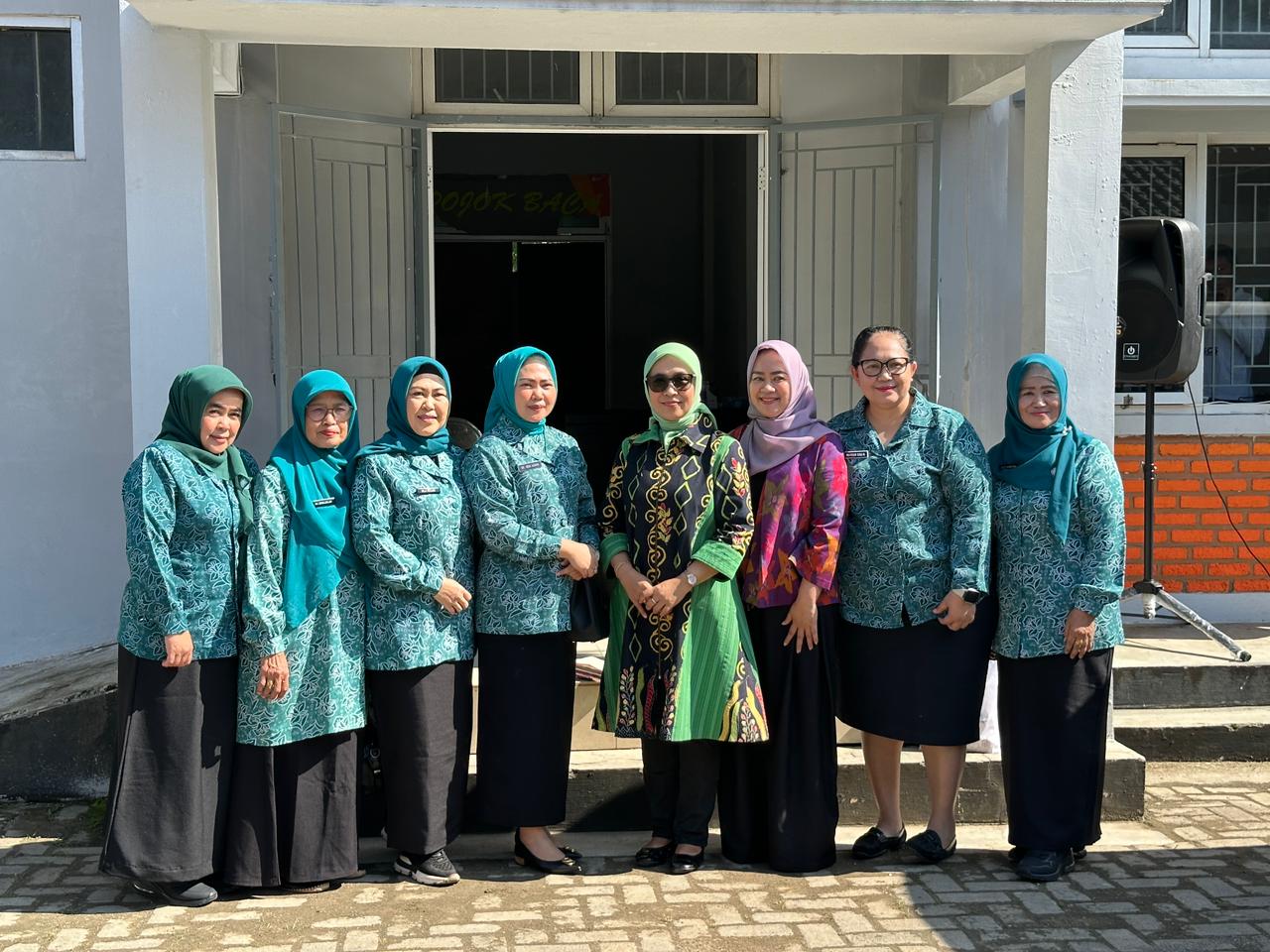 TP PKK Kabupaten Bogor Salurkan Bantuan Sosial bagi Lansia dan Anak Berkebutuhan Khusus di Balai Kesejahteraan Sosial Citeureup
