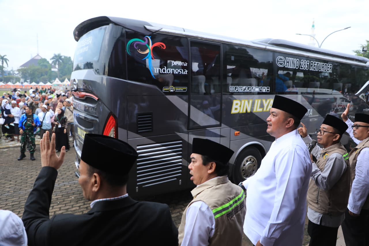 Dengan Mengucap Basmalah, Rudy Susmanto Lepas Jamaah Haji Kloter 24 Kabupaten Bogor Ke Tanah Suci