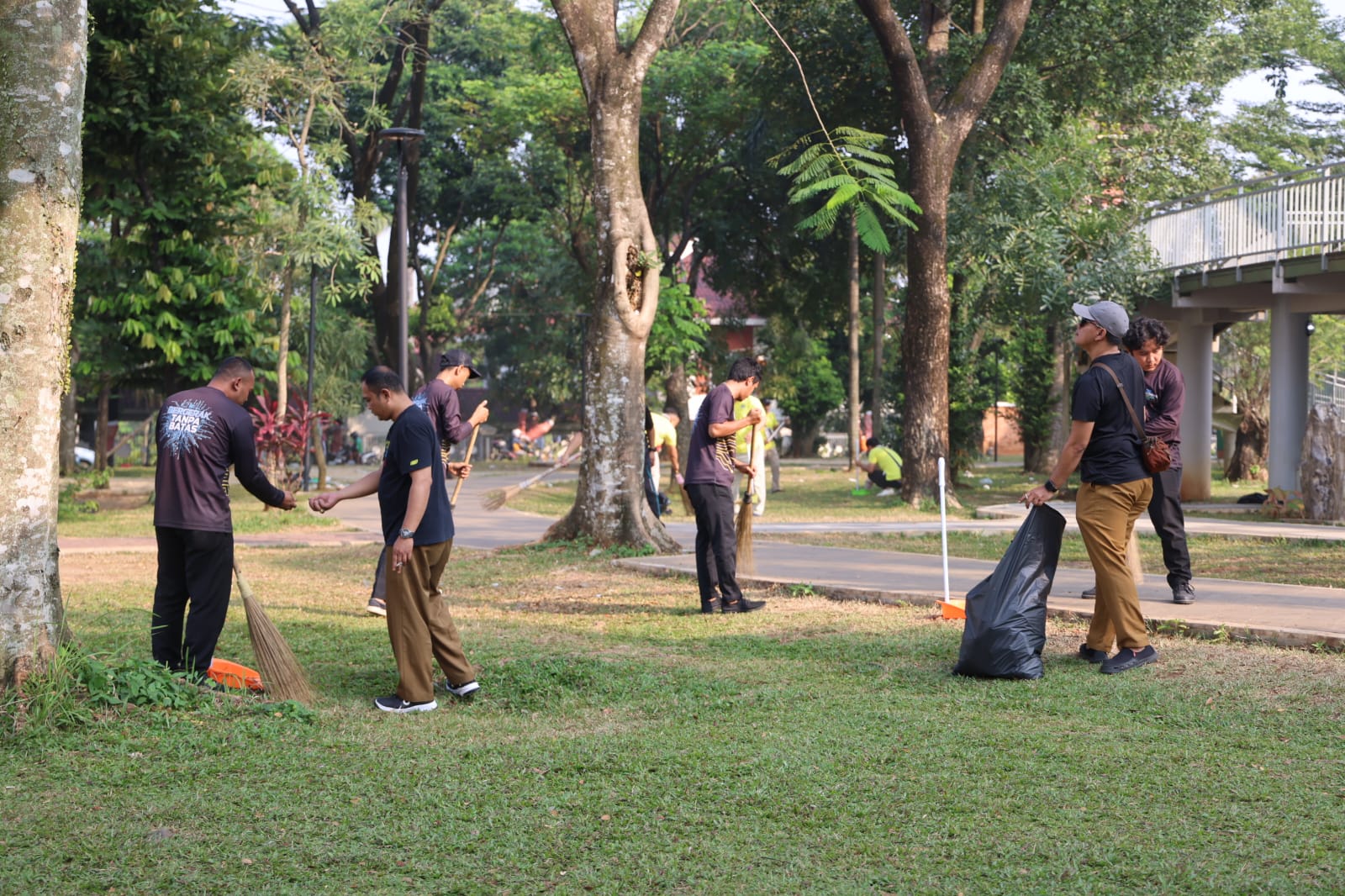 Tindak Lanjuti Arahan Bupati Rudy Susmanto, Pemkab Bogor Bergerak Serentak Gelar Aksi Bersih Kawasan Pusat Pemerintahan