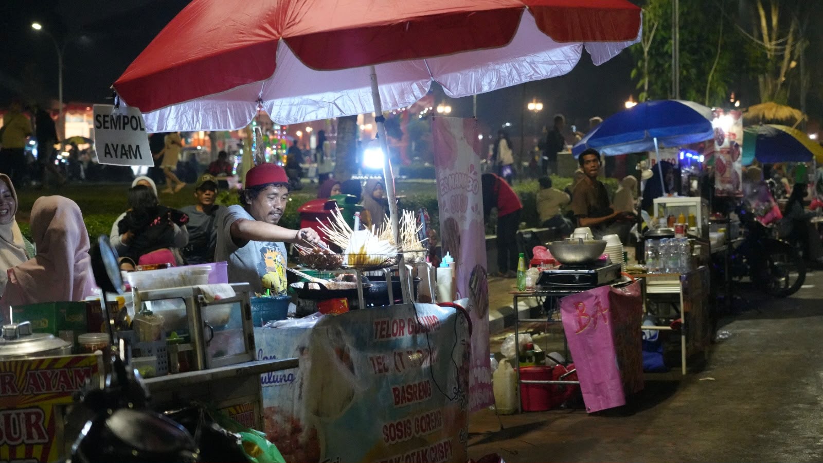 Warga Rasakan Manfaat Sosial dan Ekonomi Dari Kegiatan Nobar Timnas di Alun-alun Kabupaten Bogor