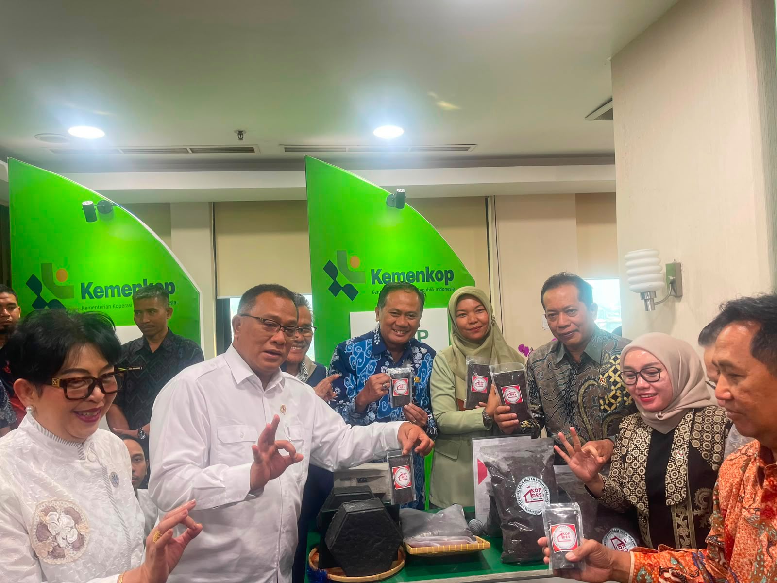 KDMP Cipelang Jadi Percontohan Nasional Berkat Inovasi Pengelolaan Limbah