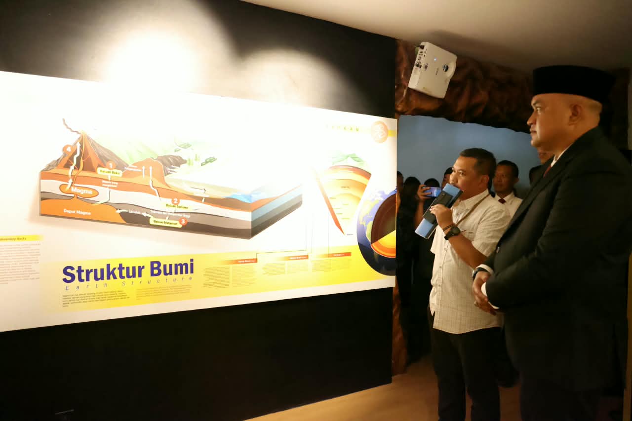 Antusiasme Warga Tinggi, Layanan Literasi dan Edukasi Geopark Ramaikan CFD Tegar Beriman