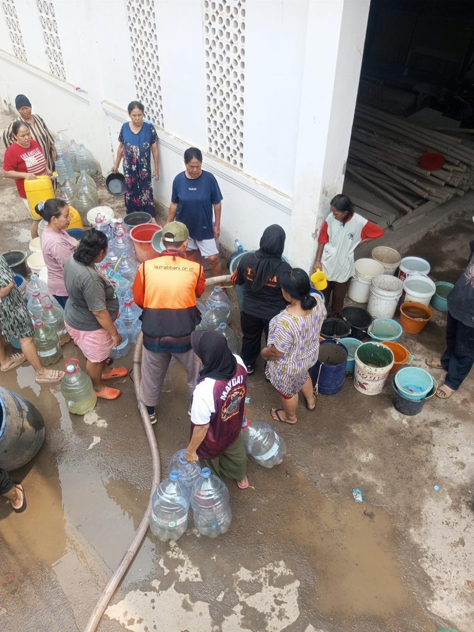 Atasi Kekeringan Pemkab Bogor Salurkan 8.000 Liter Air Bersih untuk Warga Jonggol