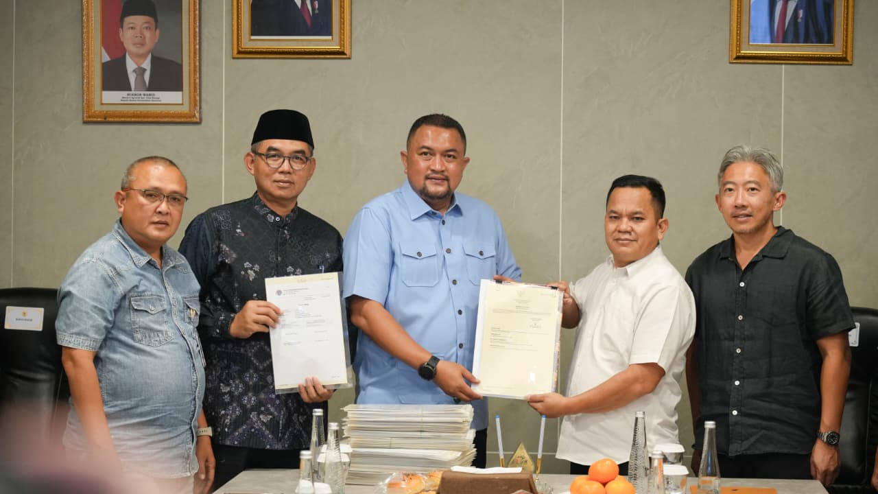 Bupati Bogor Rudy Susmanto Terima Bukti Hak Atas Tanah PSU PT Sentul City