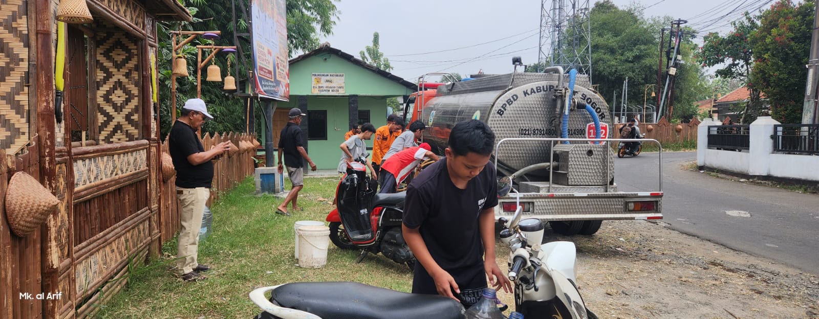 Pemkab Bogor Salurkan Bantuan Air Bersih untuk Warga Ciampea