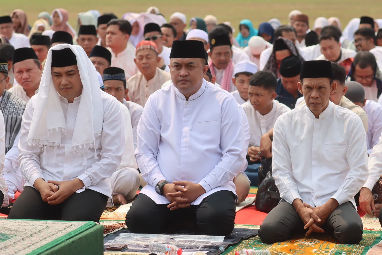 Bupati Bogor Bersama Ribuan Masyarakat Laksanakan Shalat Istisqa di Alun-Alun Tegar Beriman
