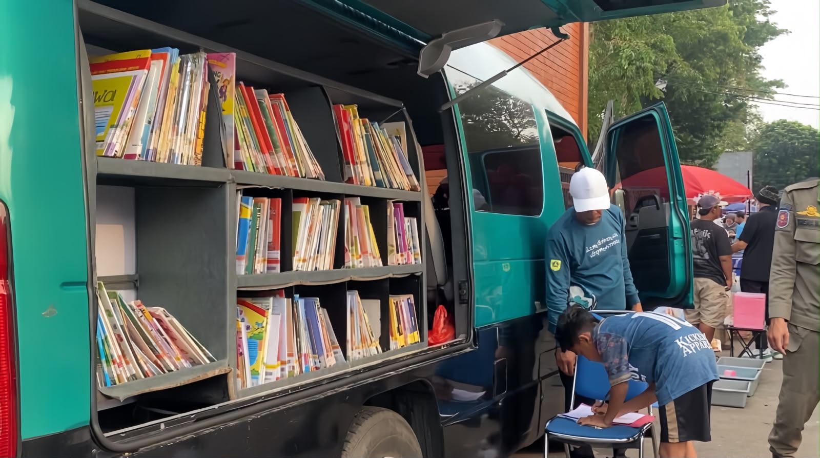 Tumbuhkan Minat Baca, Perpustakaan Keliling Hadir di CFD Tegar Beriman
