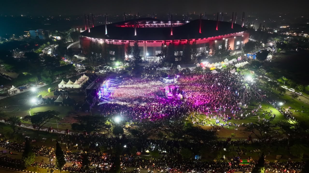 Masyarakat Tumpah Ruah di Trans TV Festival, Bupati Bogor Rudy Susmanto Ikut Membaur Nikmati Konser di Pakansari