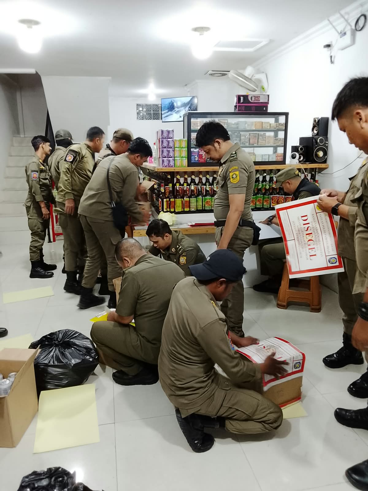 Pemkab Bogor Amankan 1.482 Botol Miras di Terminal Cibinong
