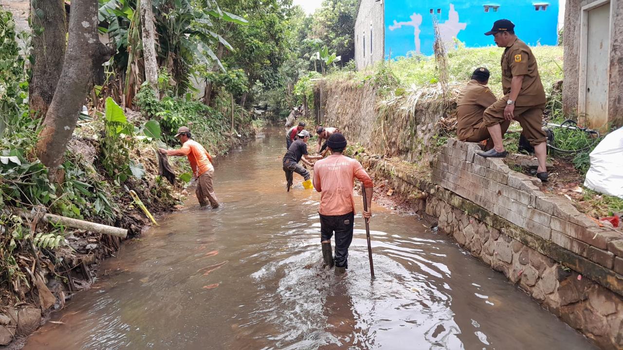 Respons Aduan Warga, Pemkab Bogor Tangani Saluran Parakan Jati Pasca Banjir