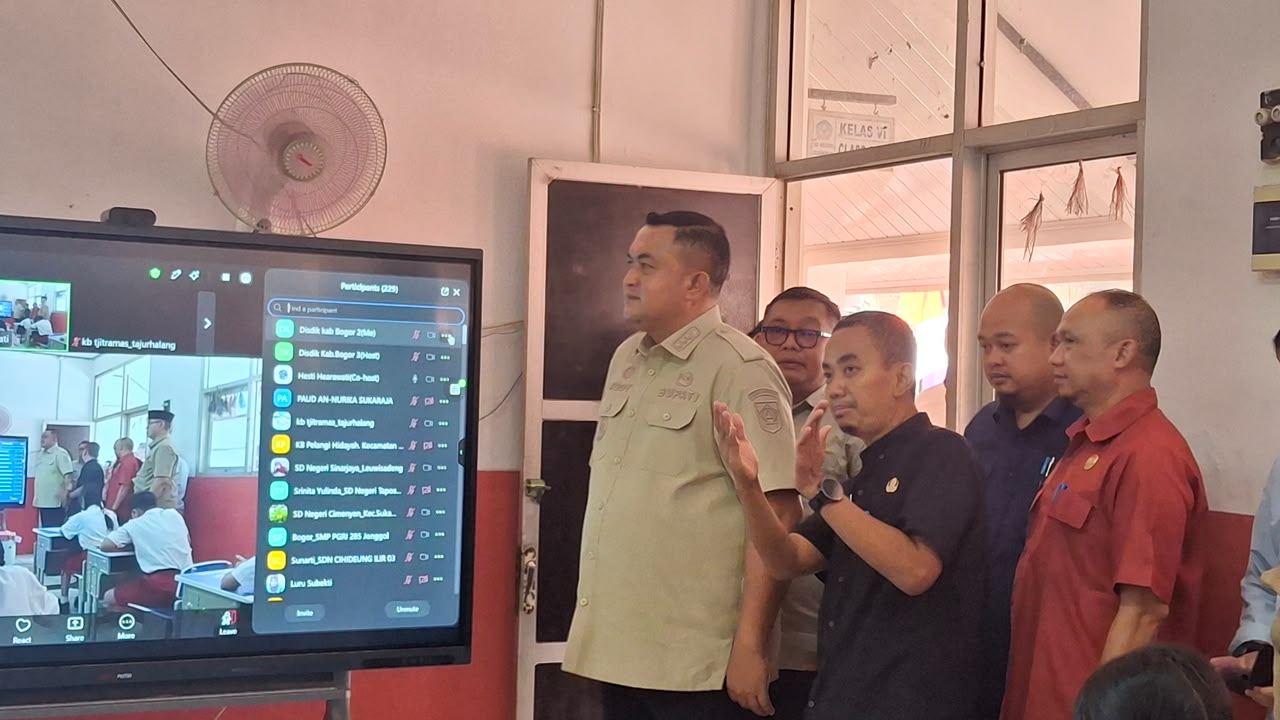 Bantuan Papan Interaktif Digital, Presiden Prabowo Dorong Transformasi Pembelajaran di Kabupaten Bogor