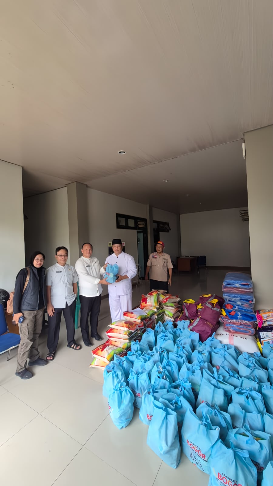 Pemkab Bogor Salurkan 126 Paket Logistik Kedaruratan untuk Masyarakat Terdampak Bencana
