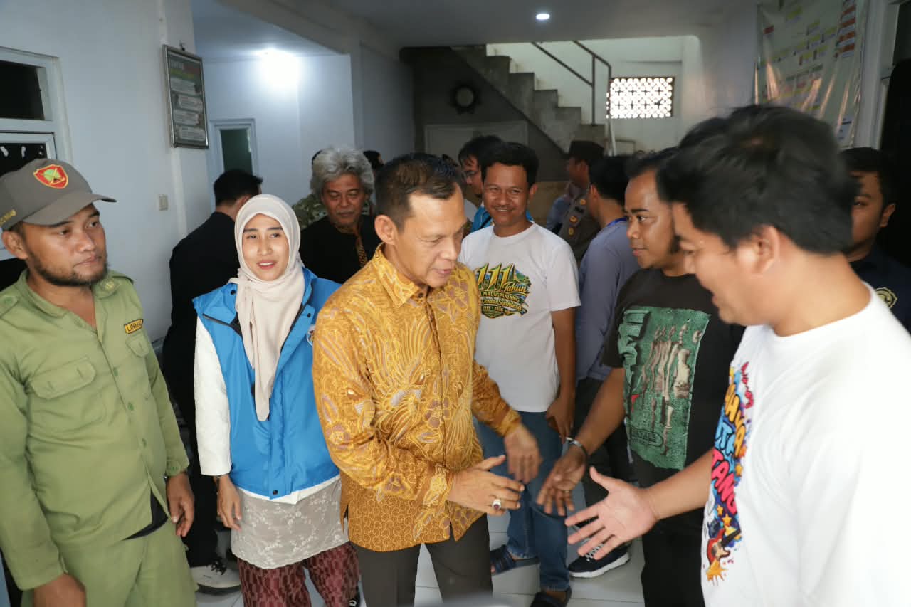 Jaro Ade Berikan Santunan dan Motivasi Kepada Anak Yatim di HUT Desa Parung Panjang